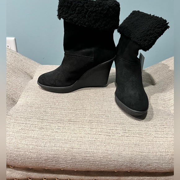 BNWT Coach Mid-Calf Black Suede/Shearling Zip Wedge Boot - Picture 4 of 7